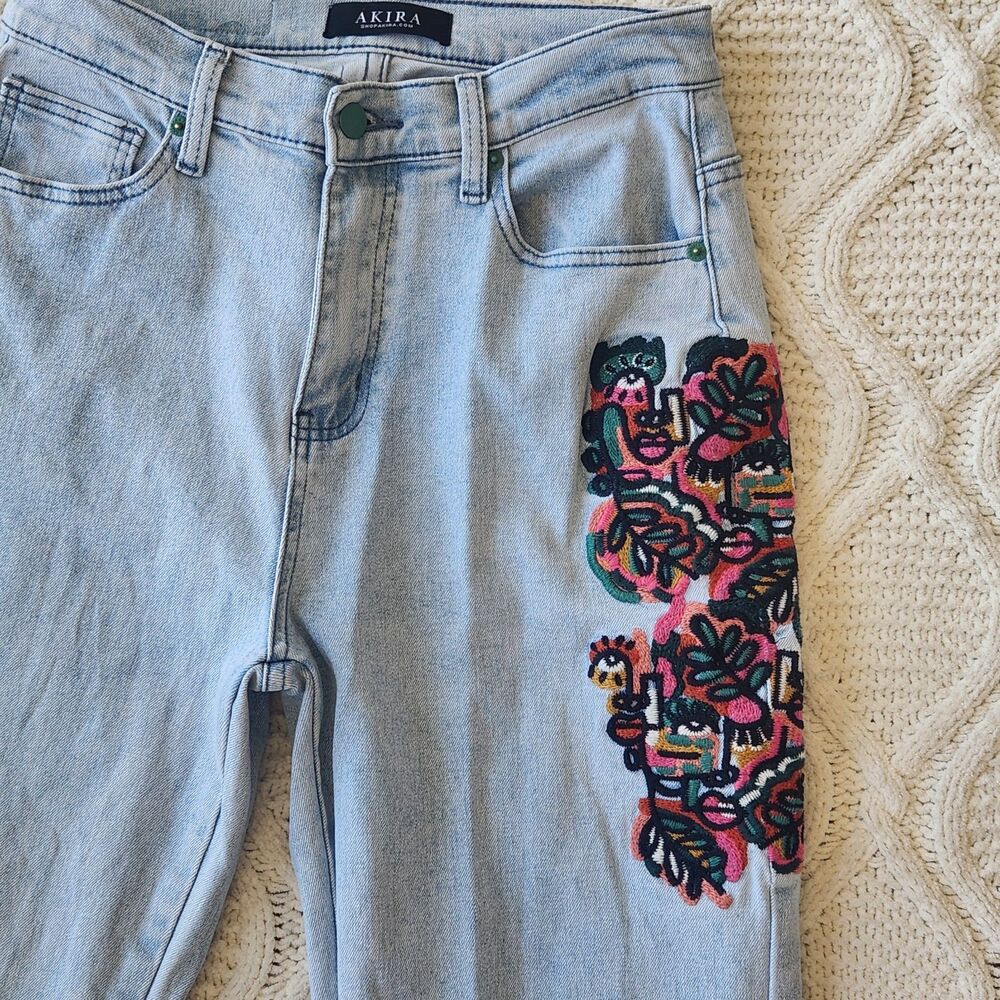 AKIRA Hidden Faces Embroidery Detailed Straight Leg Jeans Size 5 - Picture 7 of 12